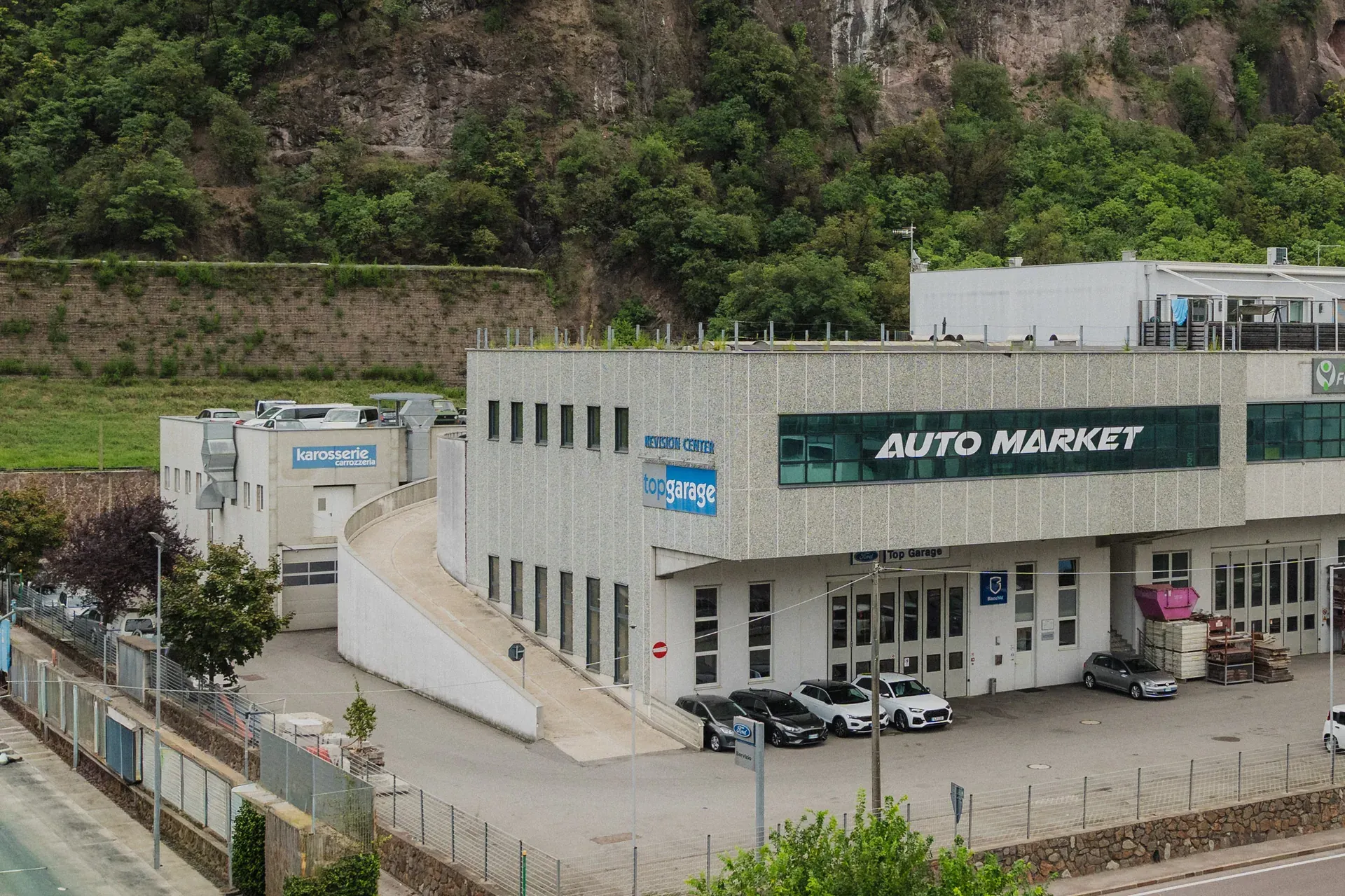 Veduta aerea della sede di Top Garage a Merano-Sinigo
